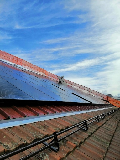 Vandoeuvres 300 m2 de panneaux photovoltaique/ CoolTec